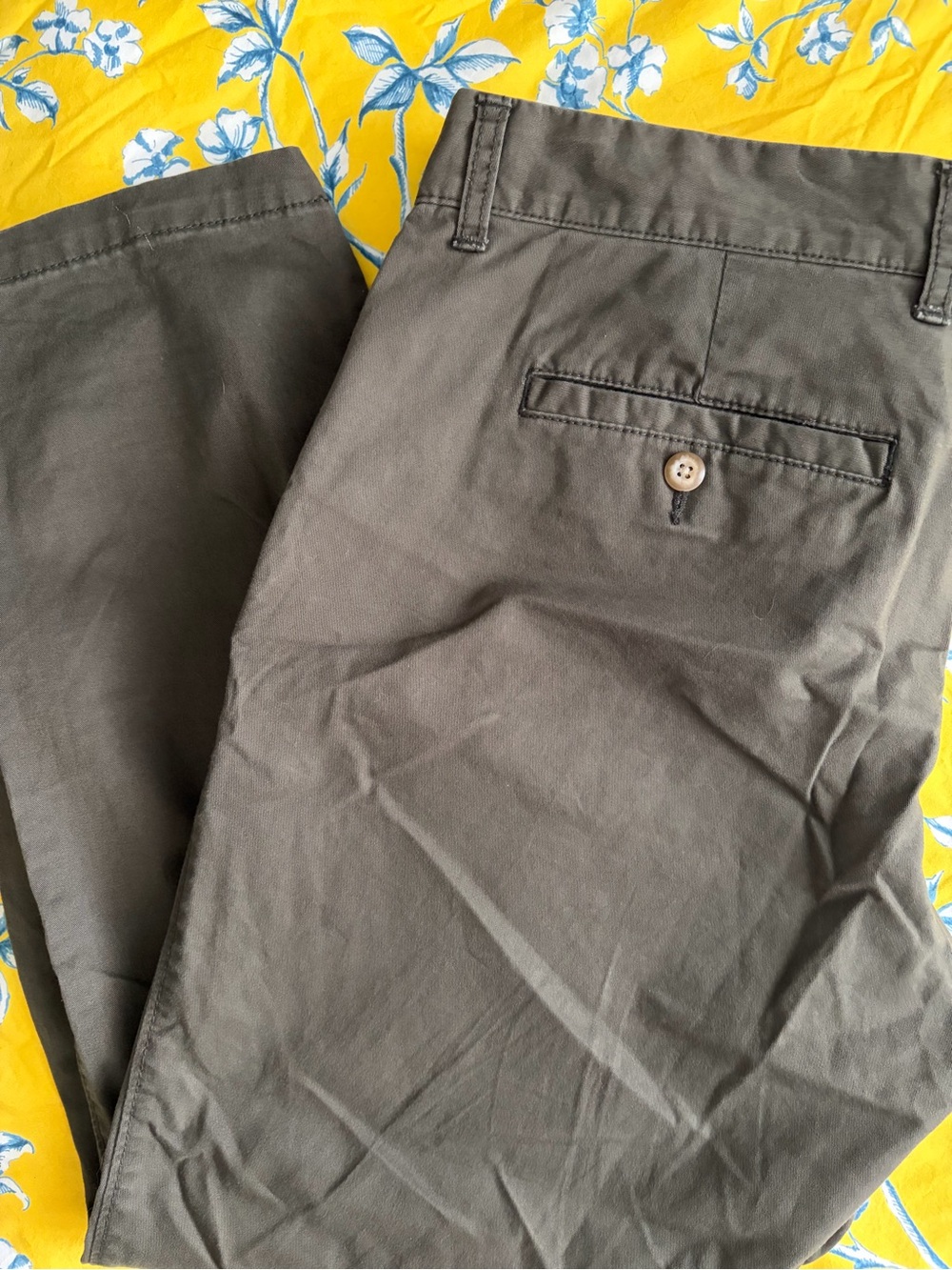 GAP Women's Olive Girlfriend Khakis Pants - Picture 3 of 5